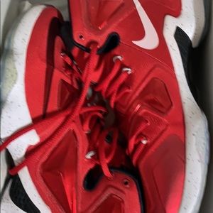 Men’s size 9 Lebron XIII